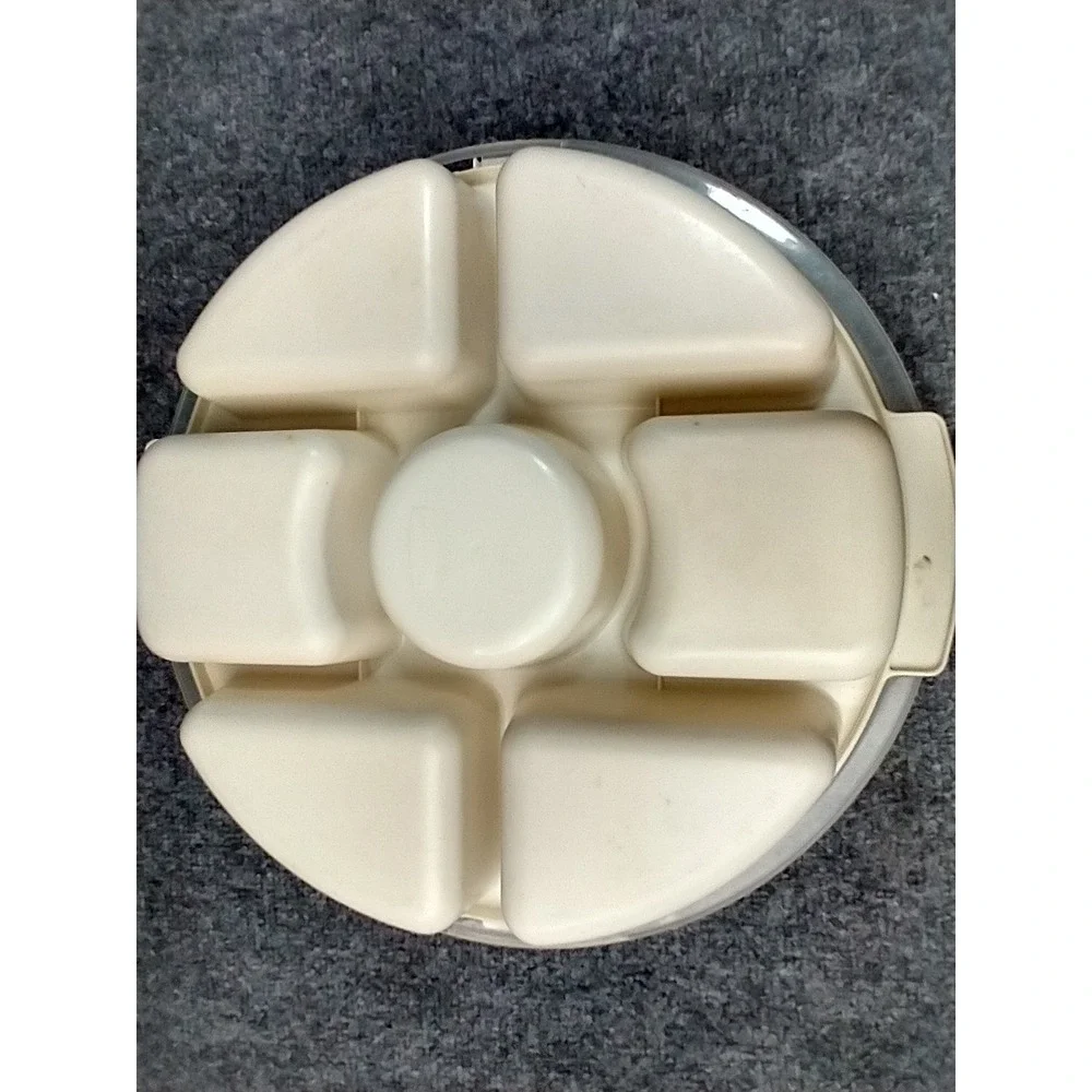 Rubbermaid Servin‎ Saver Veggie Tray Divided Appetizer Platter with Lid 0259